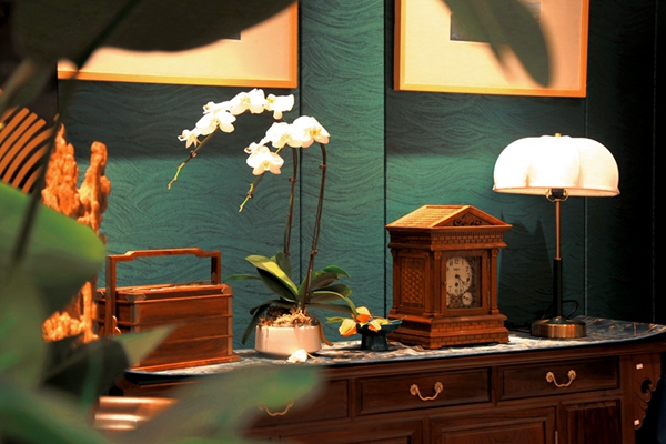 定制空间内的红木摆件都是红古轩出品